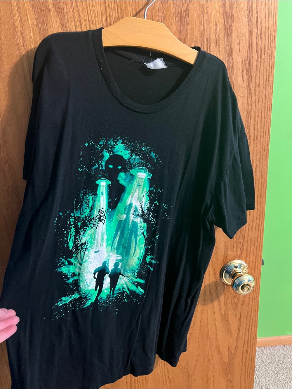Black Alien Abduction Graphic Tee - Glow Green Print Med